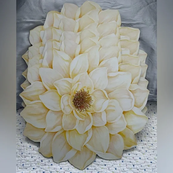 Elegant Yellow Floral Placemats - Picture 3 of 6